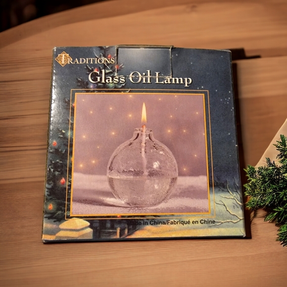 🆕️Traditions Hand Blown Glass Oil Lamp - Picture 2 of 6